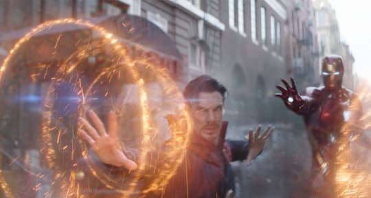 Doctor Strange (Stephen Strange) and Iron Man (Tony Stark) fighting the Children of Thanos