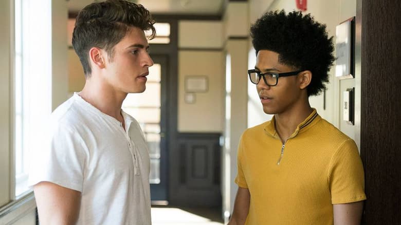 Rhenzy Feliz and Gregg Sulkin Reveal The Complicated Connections of 'Marvel's Runaways' Season 2