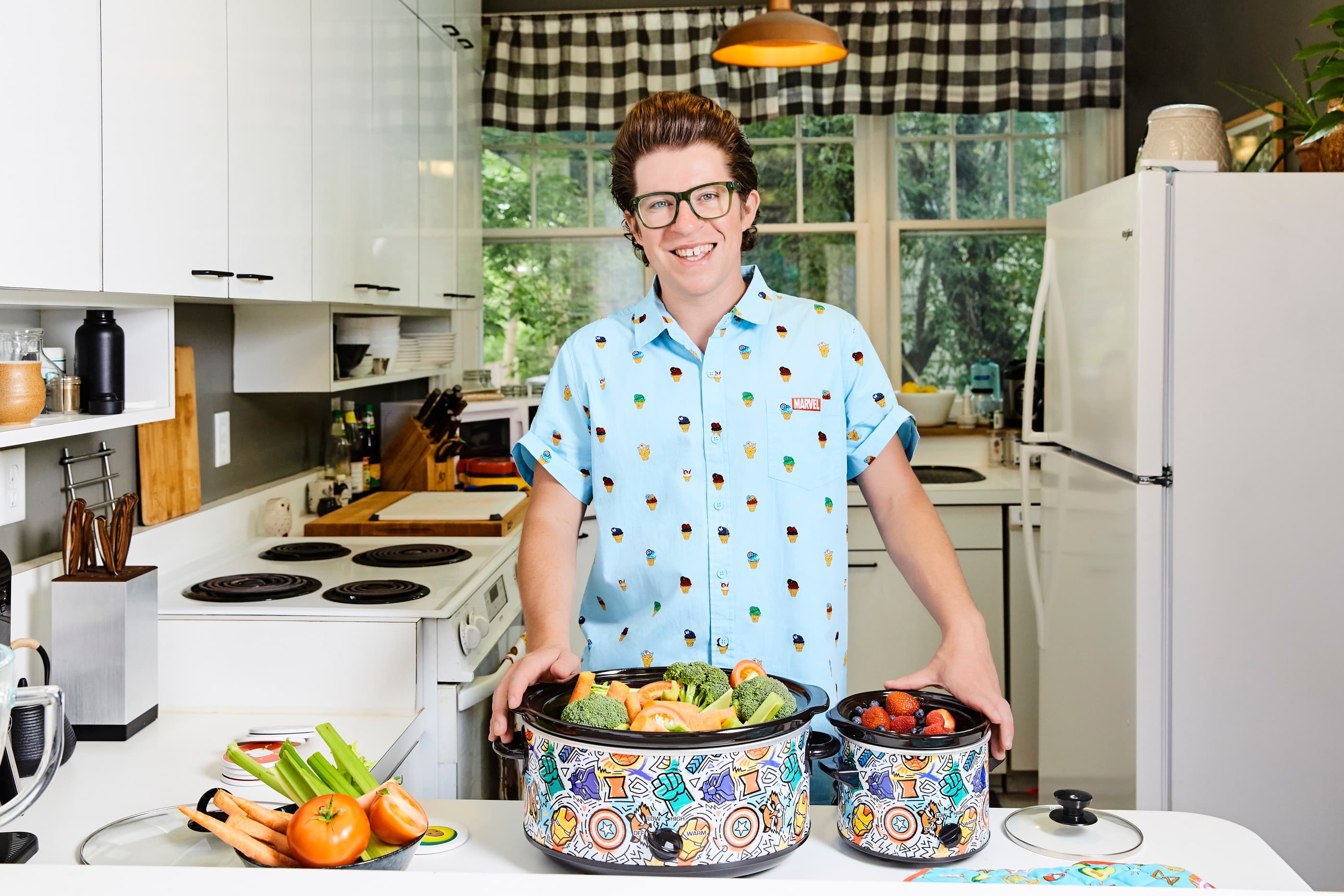 Women and men belong in the kitchen gifts' Men's T-Shirt