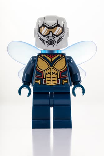 Wasp minifigure from the Ant-Man and the Wasp Lego SDCC set