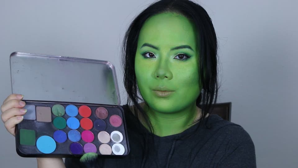 Mantis makeup