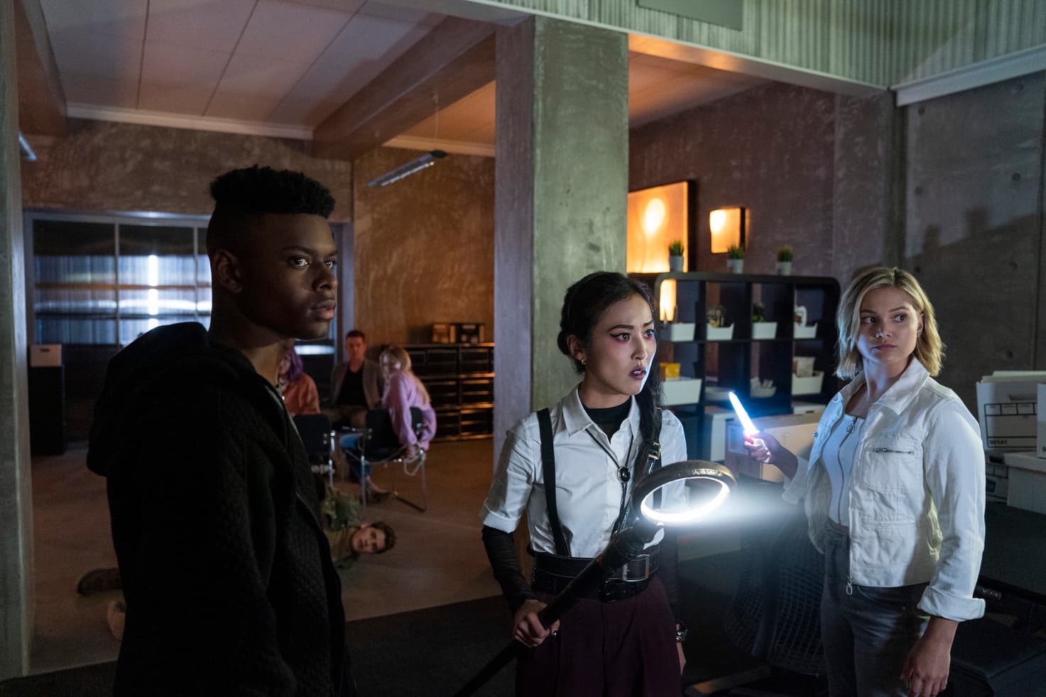 Marvel S Runaways First Look The Runaways Meet Cloak And Dagger Marvel