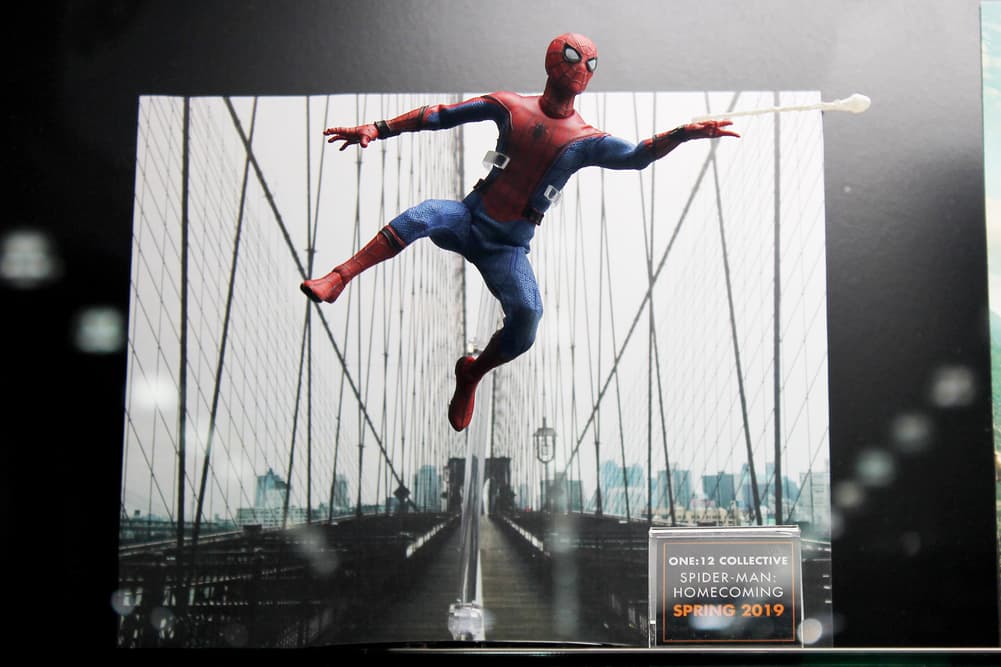  Mezco Toys One: 12 Collective: Marvel Spider-Man Homecoming  Action Figure : Toys & Games