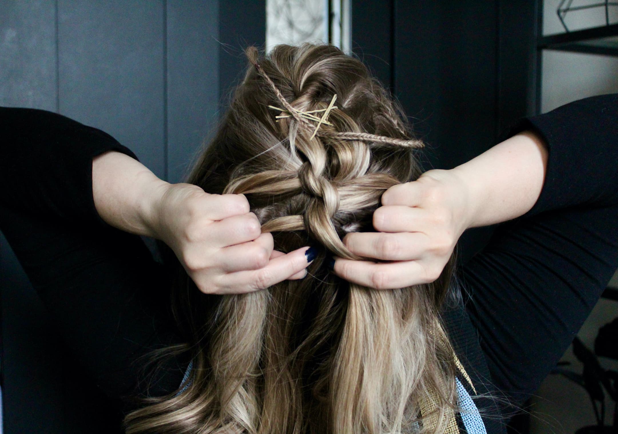 YELENA BELOVA-INSPIRED ROUND AND FISHTAIL BRAID