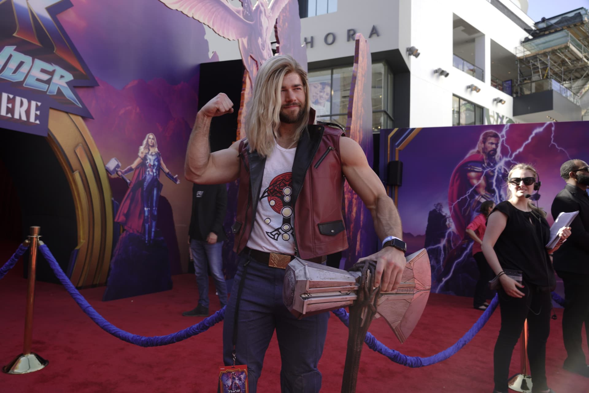 Thor: Love and Thunder cosplayer on the red carpet