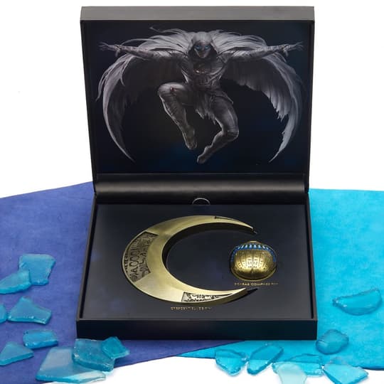 Moon Knight box set / shop it <a  href=https://www.gamestop.com/collectibles/collectors-boxes/products/moon-knight-magnetic-pin-box-set-gamestop-exclusive/341122.html>here</a>