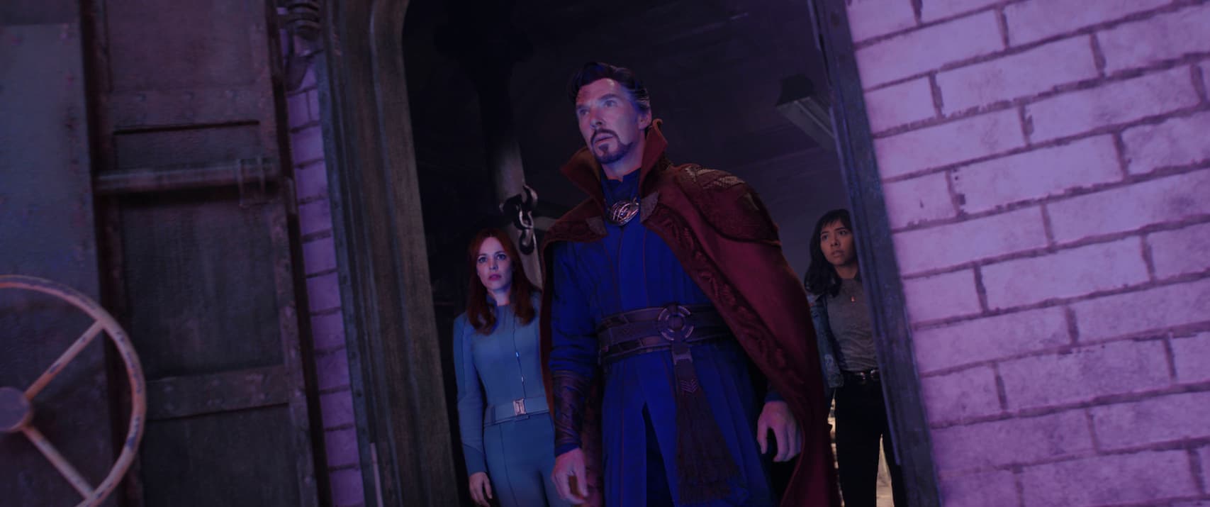 Doctor Strange in the Multiverse of Madness - Christine Palmer (Rachel McAdams), Doctor Strange (Benedict Cumberbatch) and America Chavez (Xochitl Gomez) 