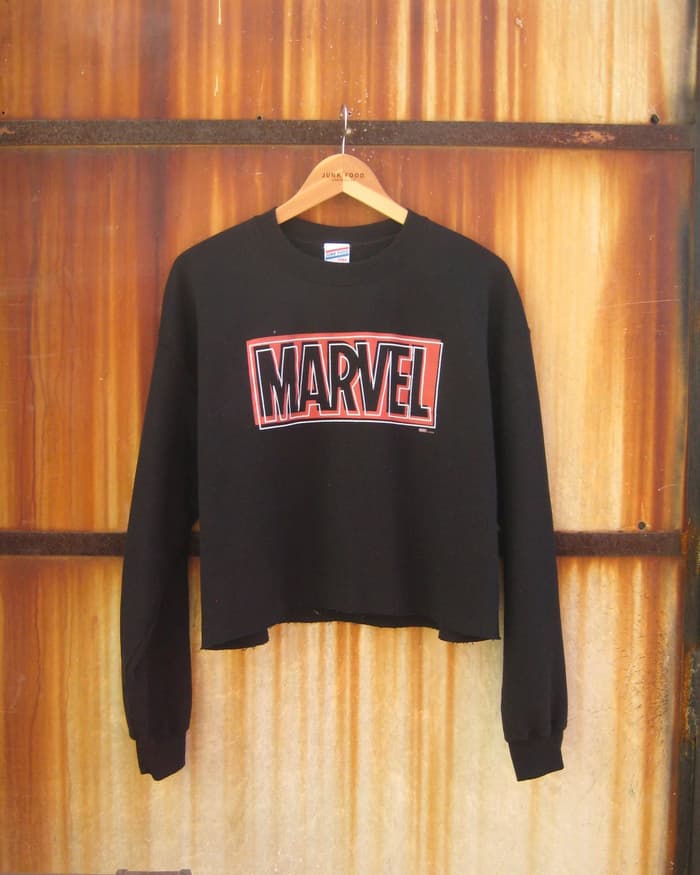 Marvel Logo Offset Crop Fleece / Junk Food