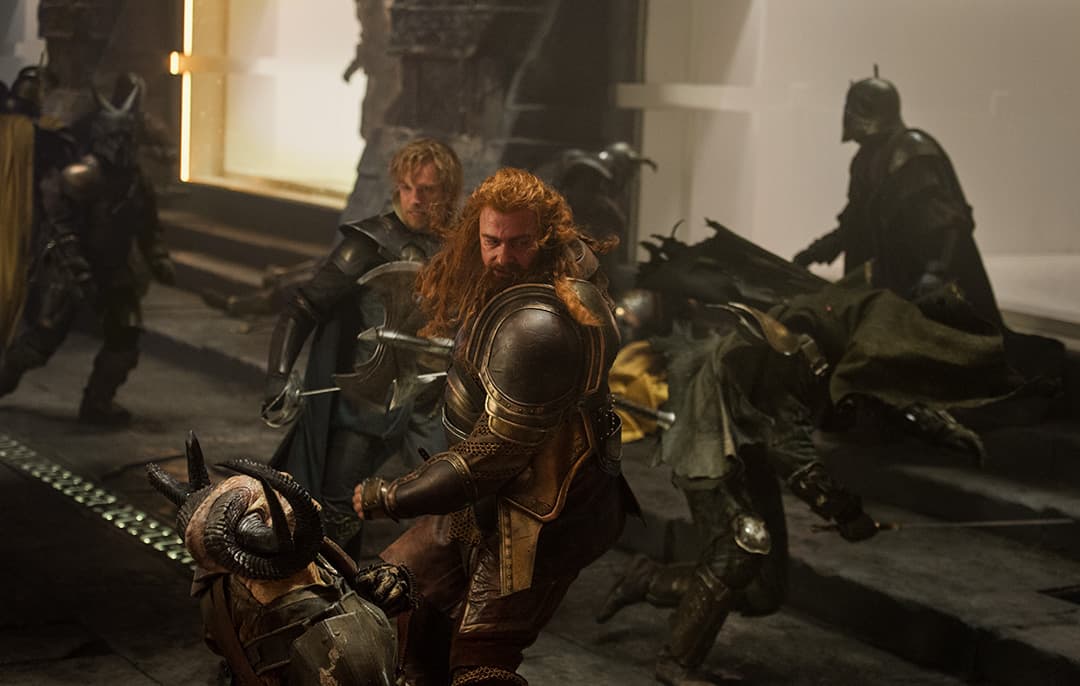 Fandral and Volstagg fighting the Dark Elves