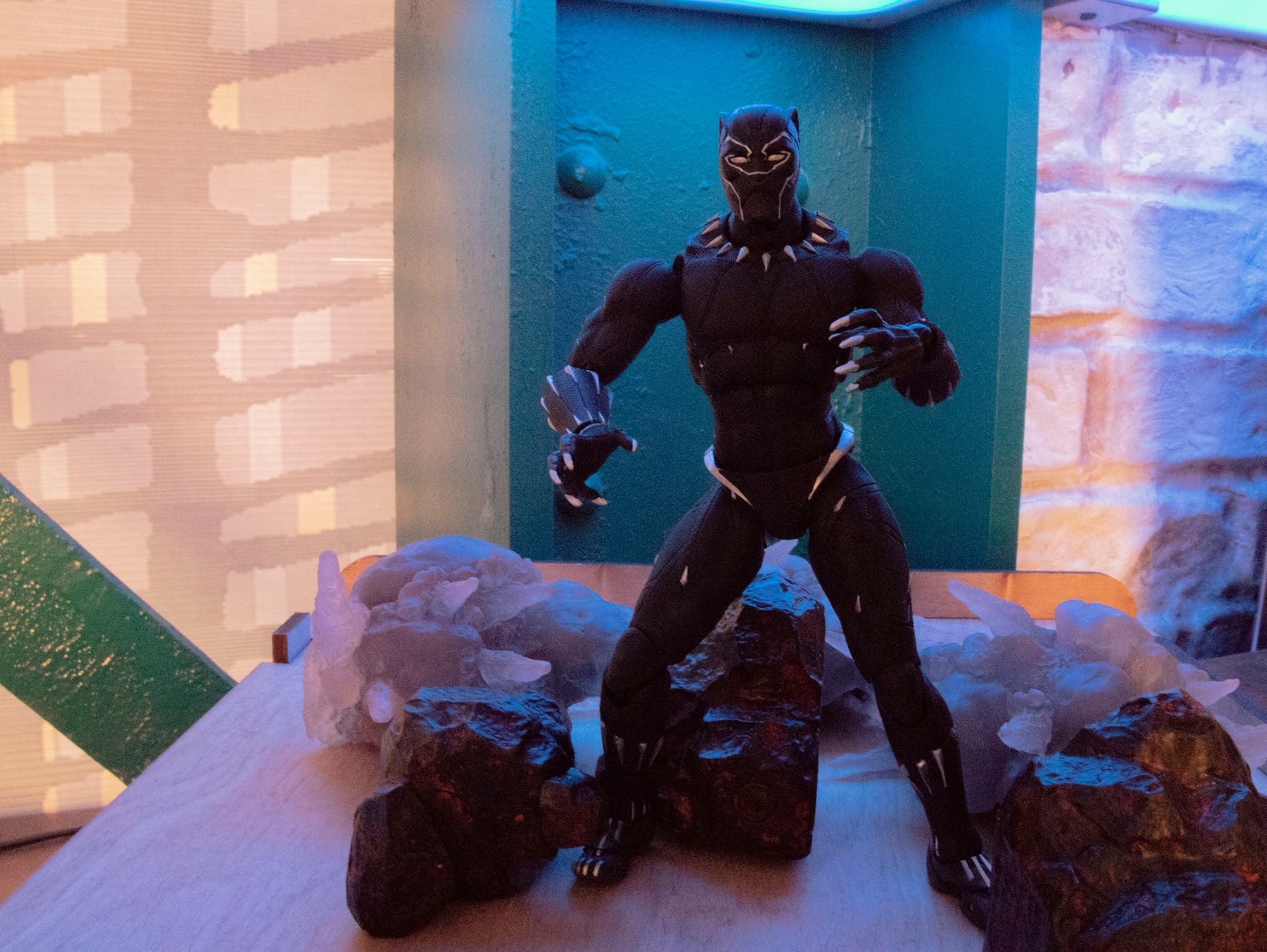 "Avengers: Infinity War" S.H.Figuarts Black Panther & Effect Rock Set