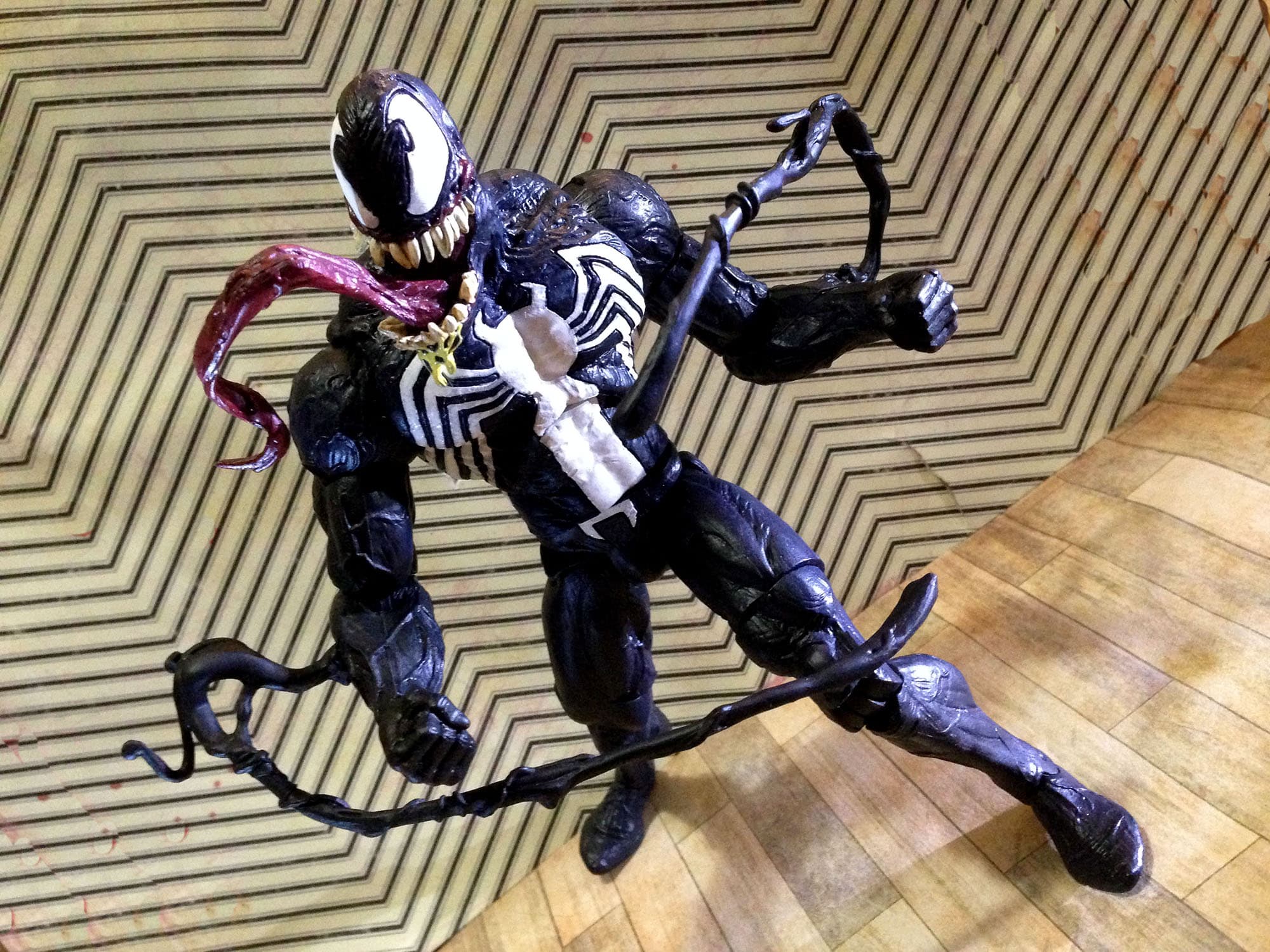 Diamond Select Toys Marvel Select Venom Action Figure