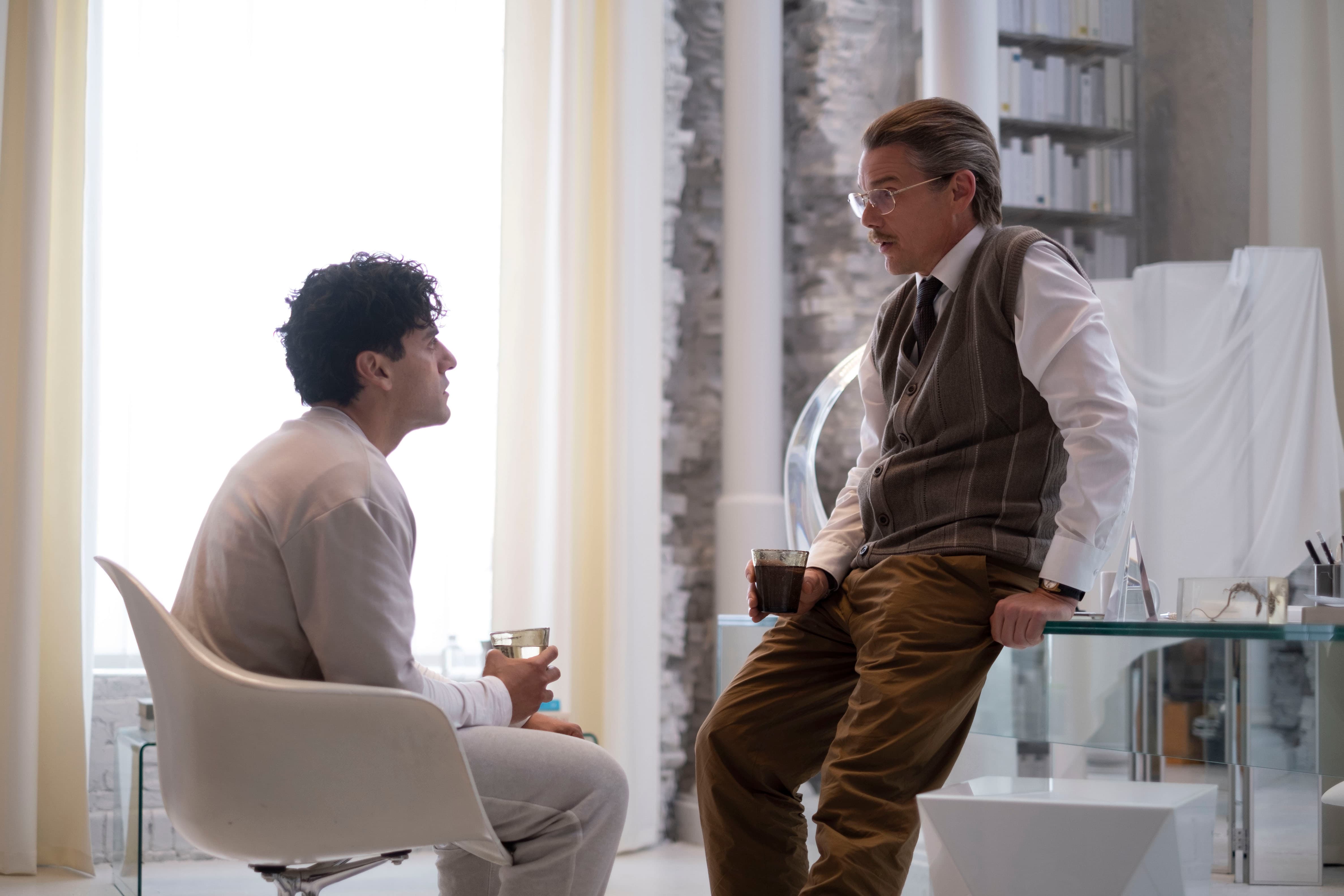 Moon Knight - Marc Spector (Oscar Isaac) and Dr. Harrow (Ethan Hawke)