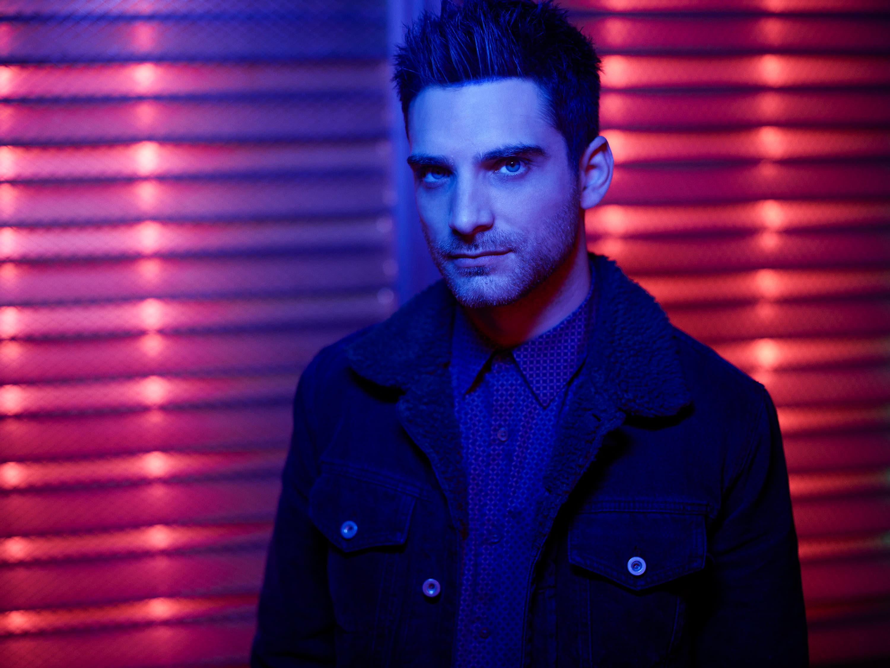 Jeff Ward as Deke Shaw