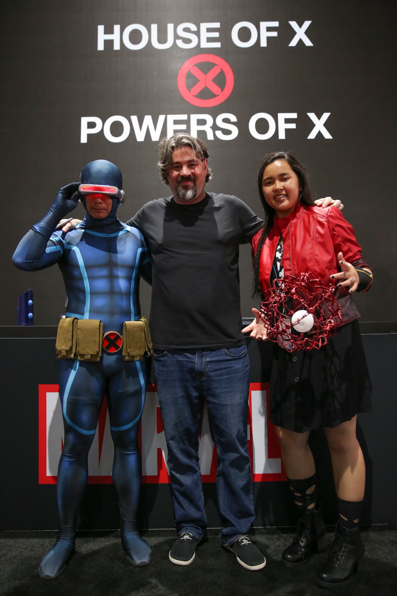 Marvel creator Jonathan Hickman poses with X-Men fans