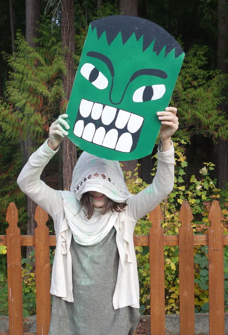 DIY Sakaar Costume with Hulk Champion Mask