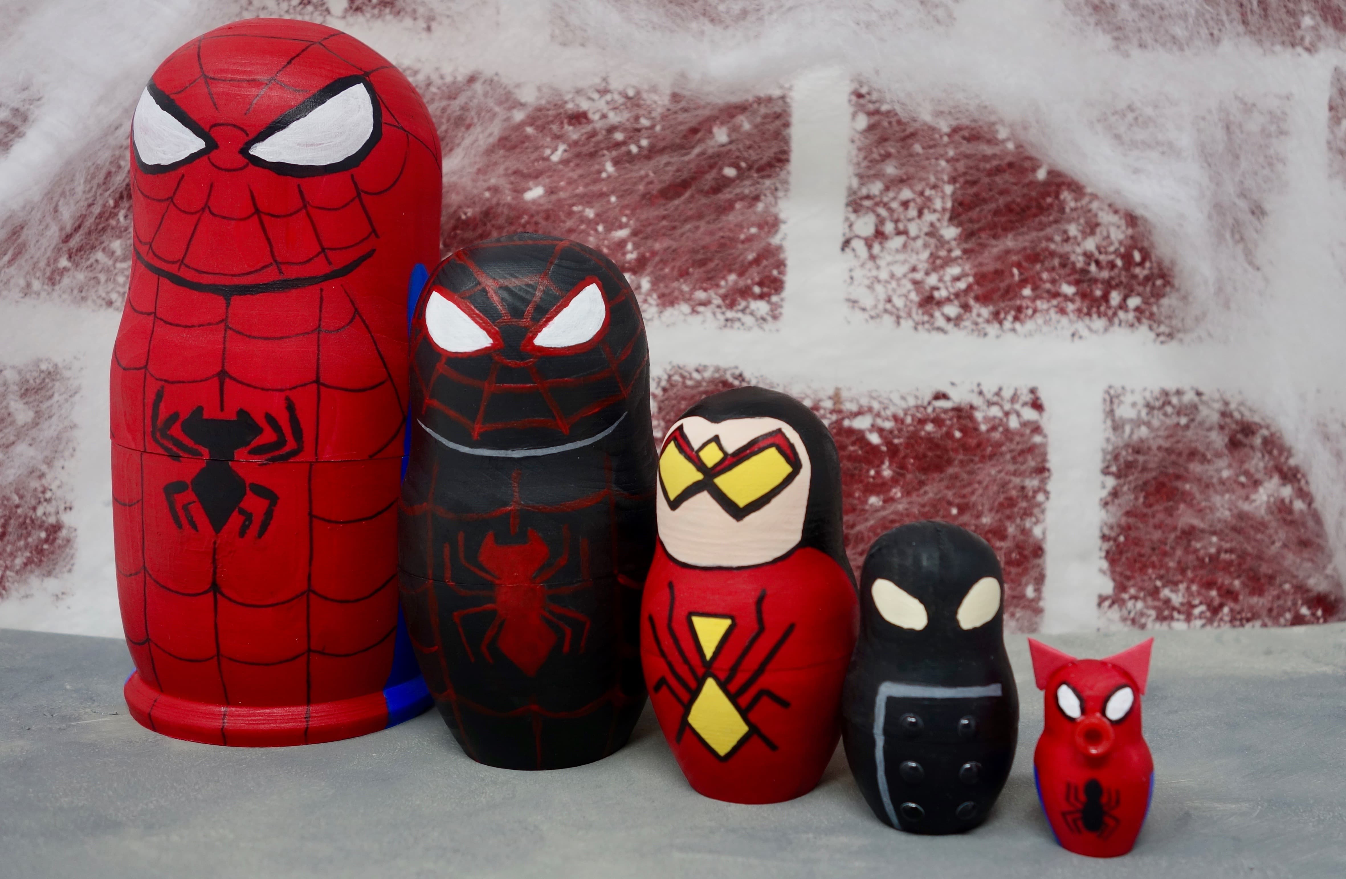 Spiderman nesting shop dolls